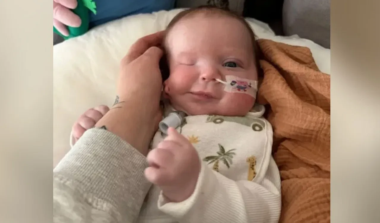 Yanağında kulakla doğan bebek! Doktorlar sebebini açıkladı