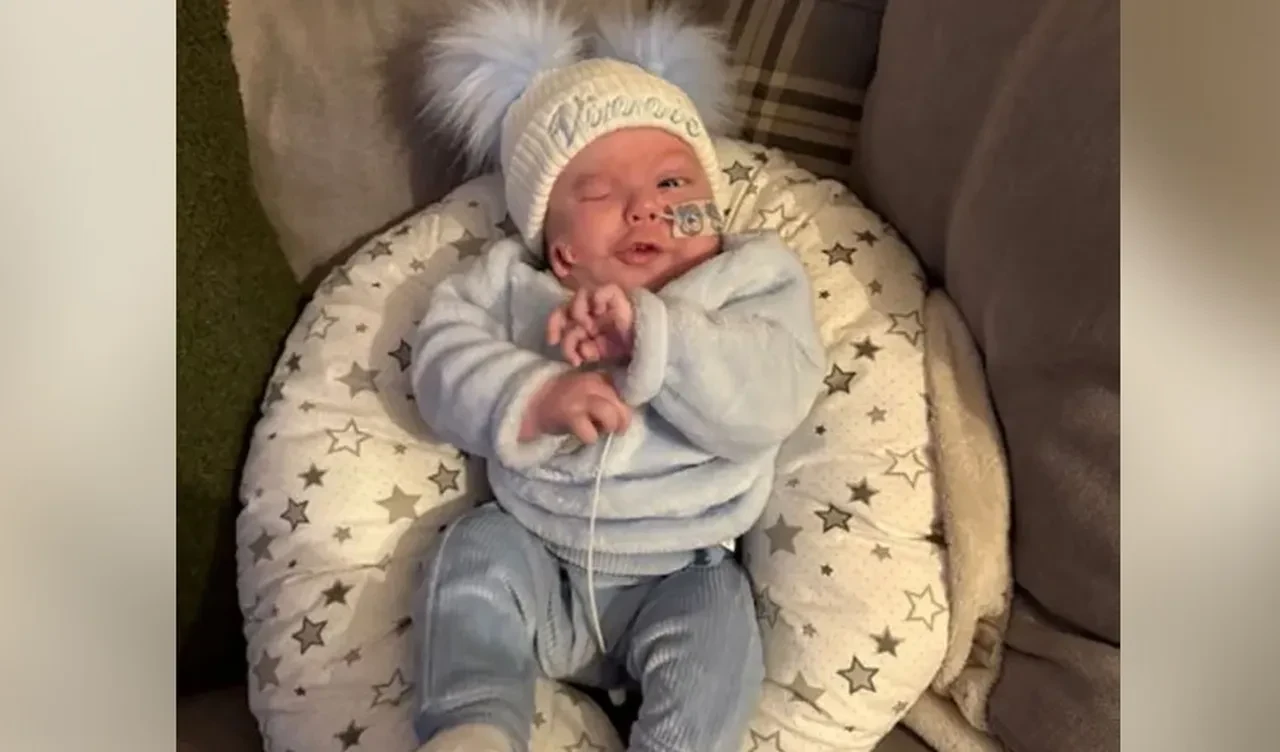 Yanağında kulakla doğan bebek! Doktorlar sebebini açıkladı