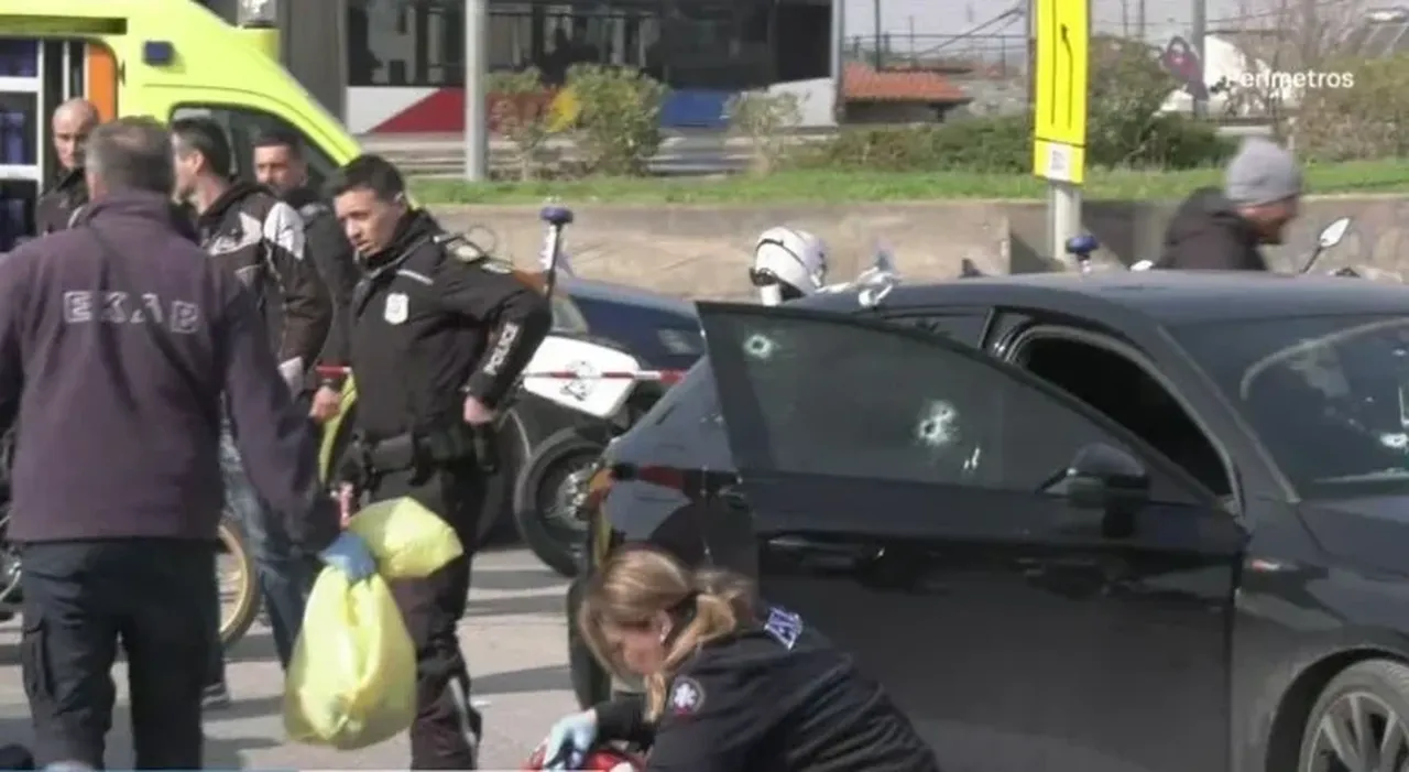 Yunanistan'da Türklerin aracına silahlı saldırı! Önünü kesip adeta taradılar