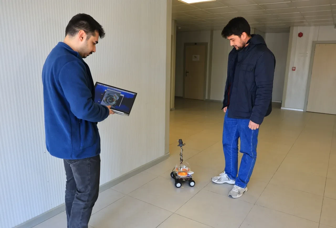 Adana yine bildiğiniz gibi: Akvaryumdaki balığa araba sürdürdüler