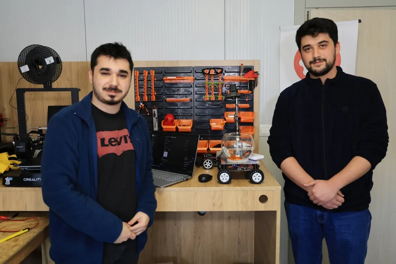 Adana yine bildiğiniz gibi: Akvaryumdaki balığa araba sürdürdüler