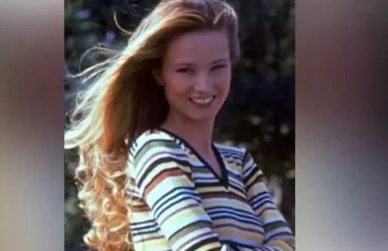 Annesinin okul yıllığını karıştırırken Müge Anlı'yı buldu!