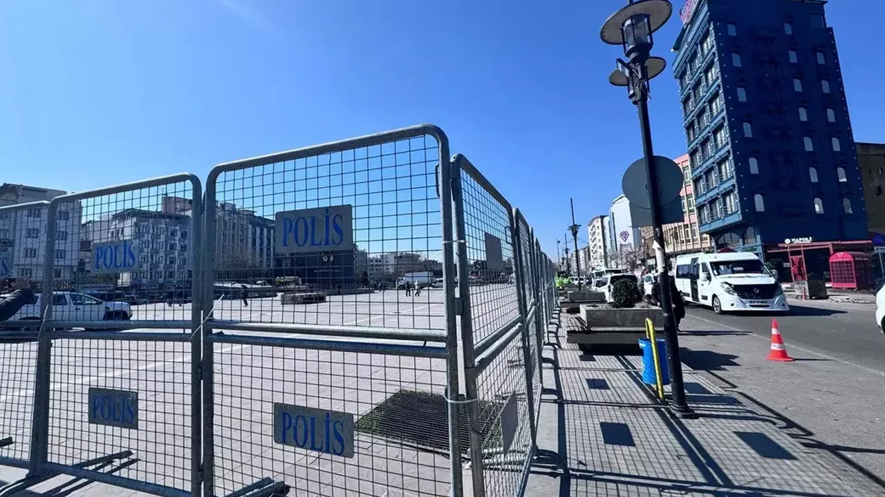 DEM Parti'nin İmralı görüşmesi sona erdi! Birçok ilde hazırlıklar başladı: Dev ekranlar kuruluyor