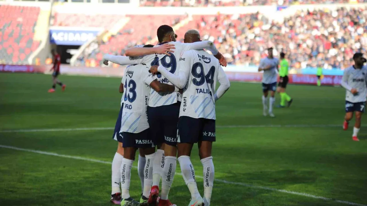 Fenerbahçe'nin Ziraat Türkiye Kupası çeyrek final rakibi kim? 1-3 Nisan tarihlerinde oynanacak