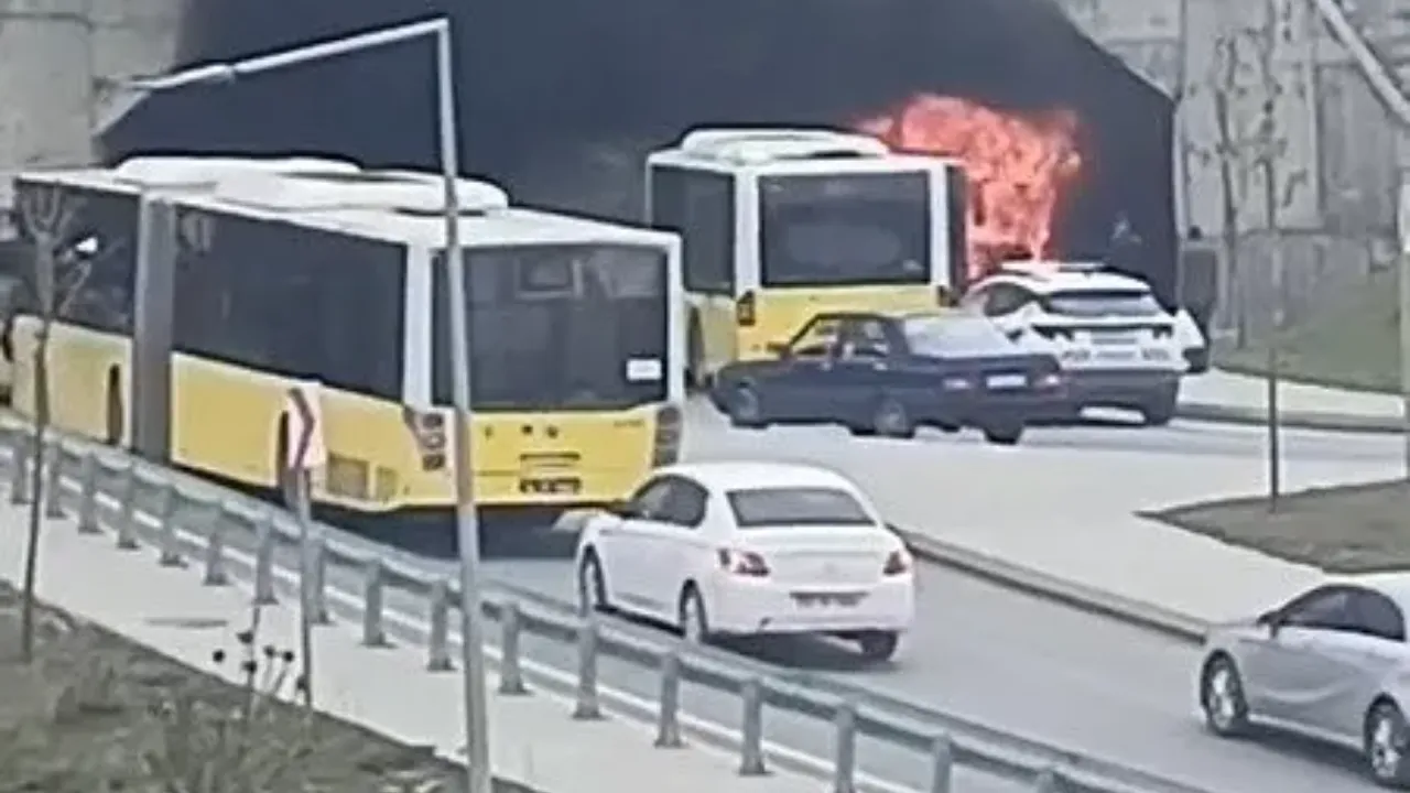 İETT otobüsünde korkutan yangın! Önce alev topuna, sonra küle döndü