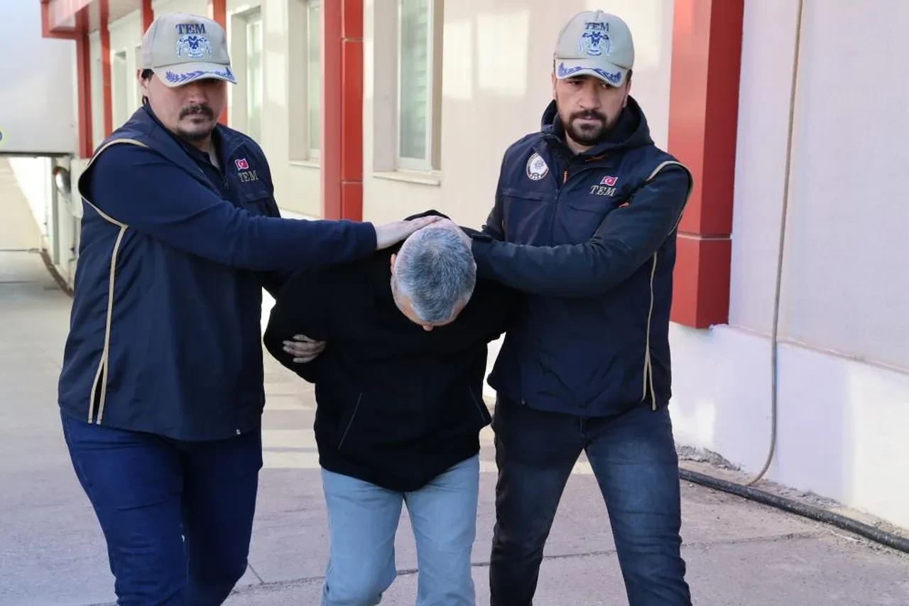Komiserlik sınavı sorularını sızdıran FETÖ'nün mahrem sorumlusu yakalandı