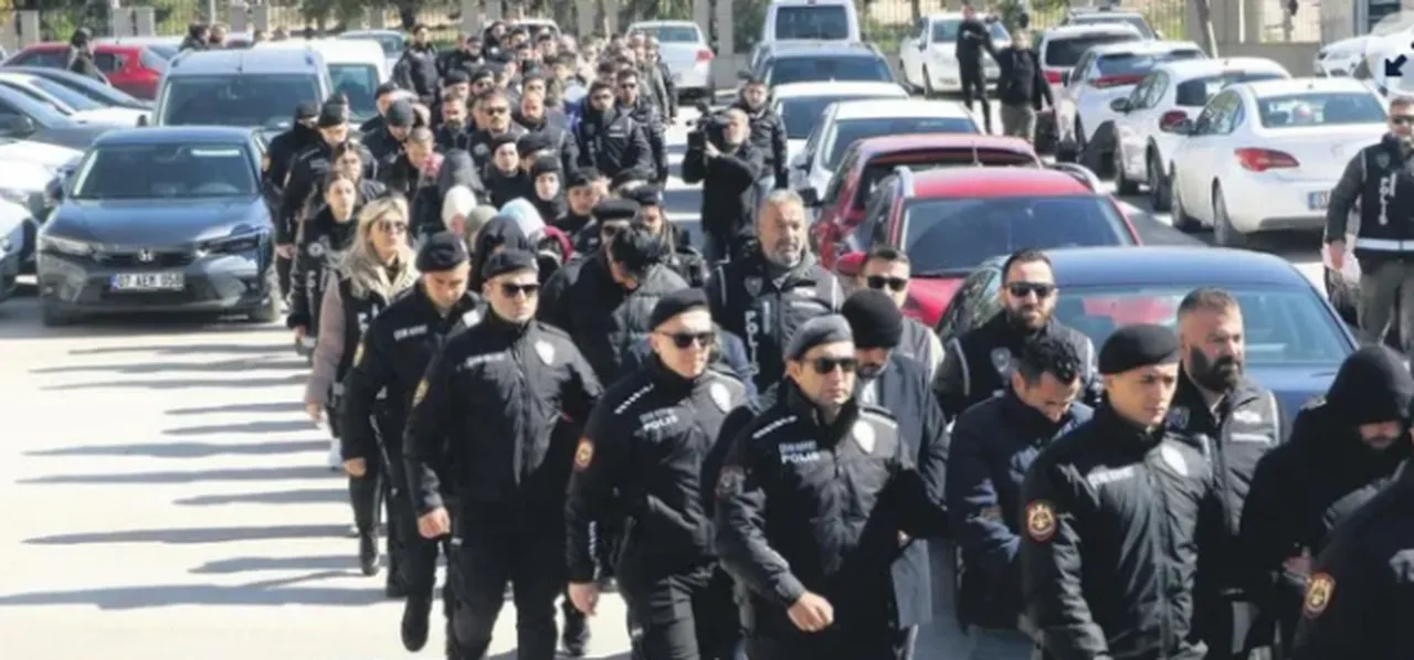FETÖ'ye milyarlık para transferi!
