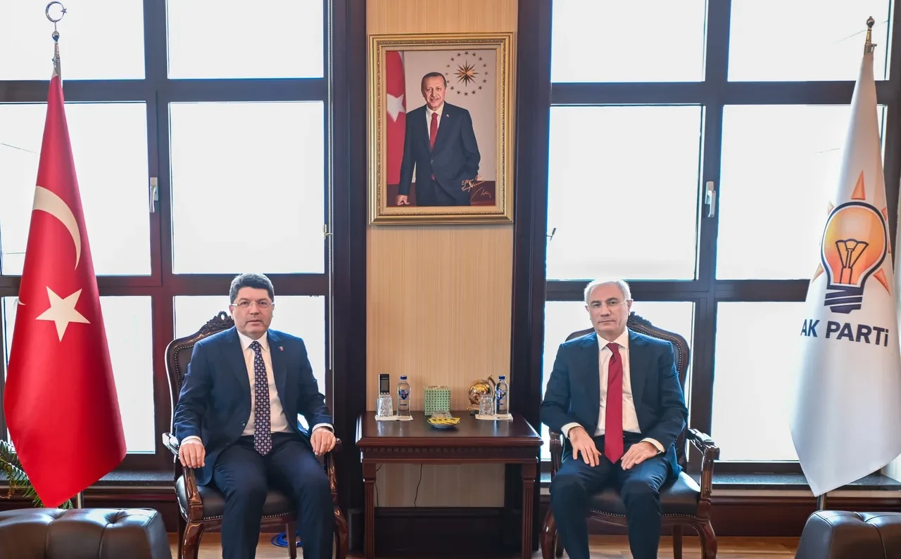Öcalan'ın çağrısına dakikalar kala AK Parti'den flaş karar