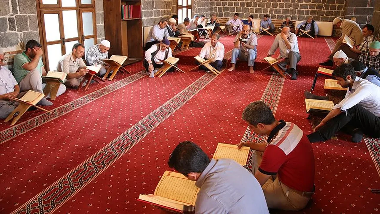 2025 Ramazan mukabelesi saat kaçta, hangi kanalda? Ramazan ayı mukabele saatleri