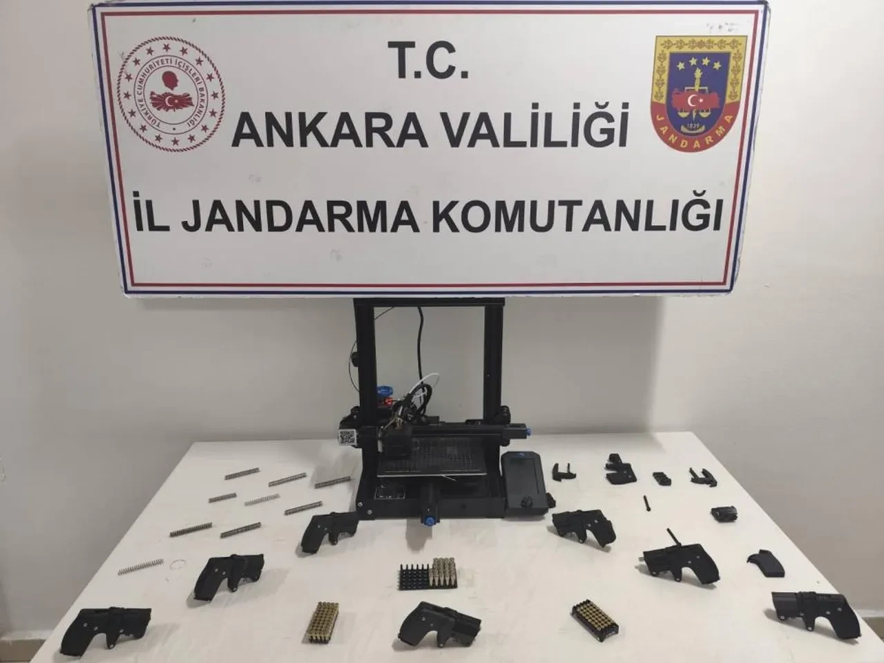 3D yazıcı ile suikast silahı üretti! Satmaya çalışırken kıskıvrak yakalandı