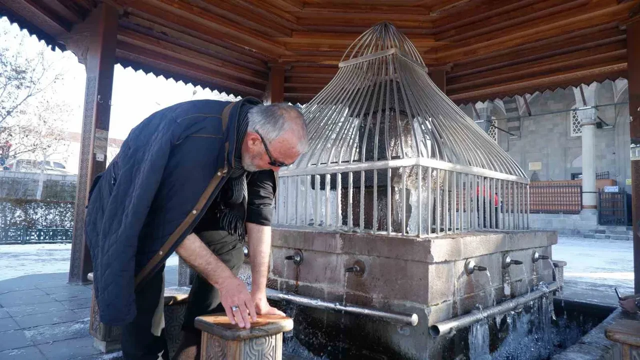 Abdest alırken boğaza su kaçması orucu bozar mı? 