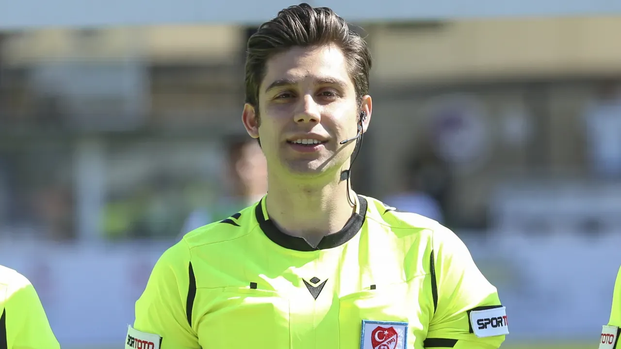 Fenerbahçe Antalyaspor maçı hakemi kim olduğu açıklandı! Mehmet Türkmen Fenerbahçe karnesi ve istatistikleri gündem oldu