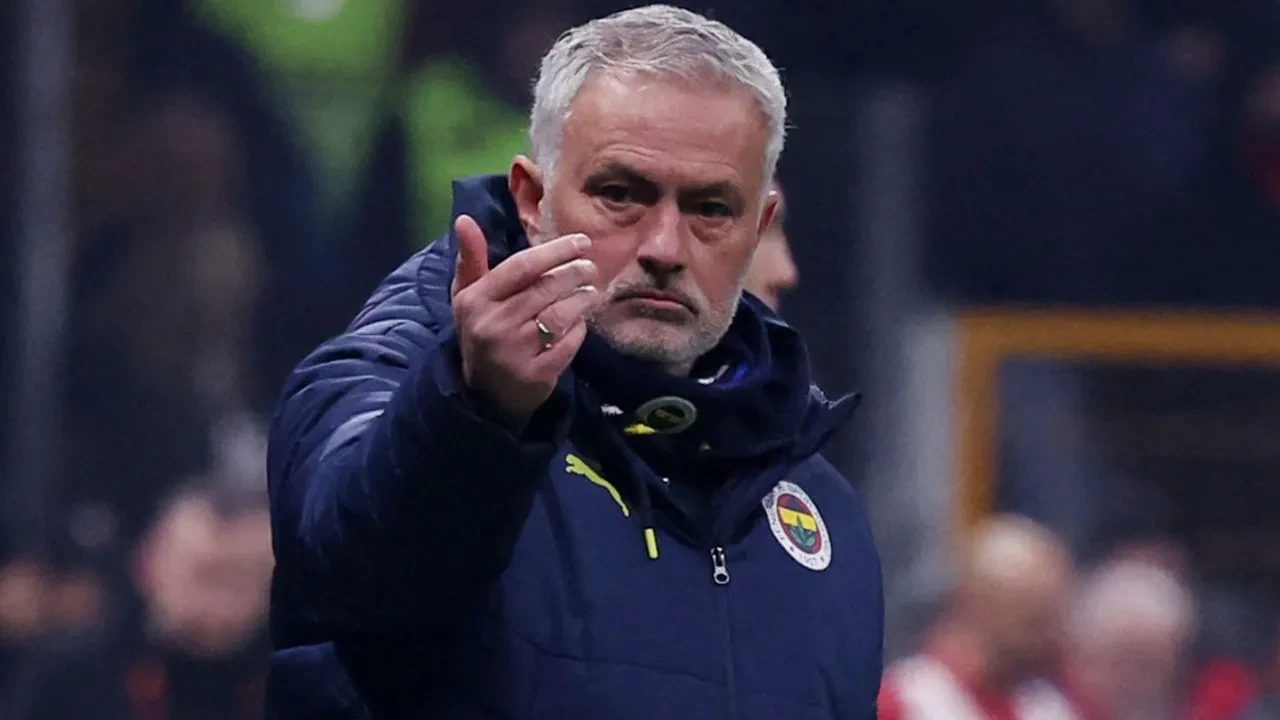 Fenerbahçe yönetimi harekete geçiyor! Mourinho'nun cezasına itiraz edilecek 