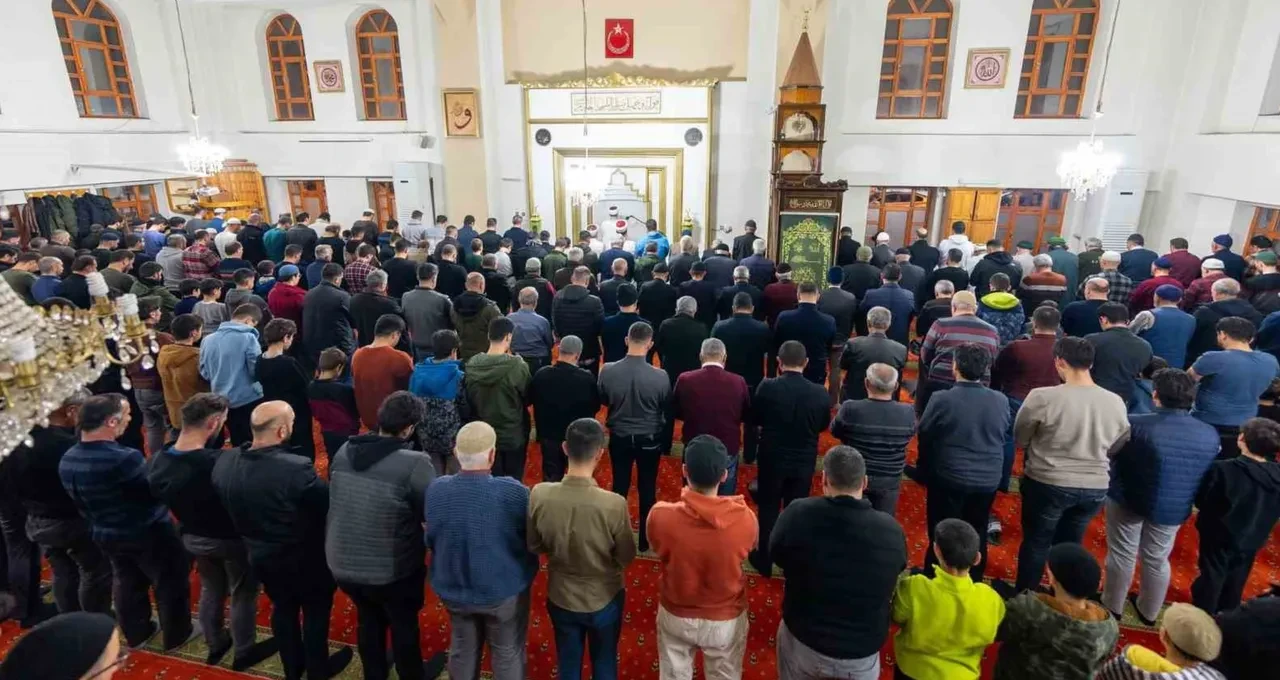 İlk gece teravih namazı kılmanın fazileti nedir? Ramazan'ın ilk teravih namazı bugün kılınacak