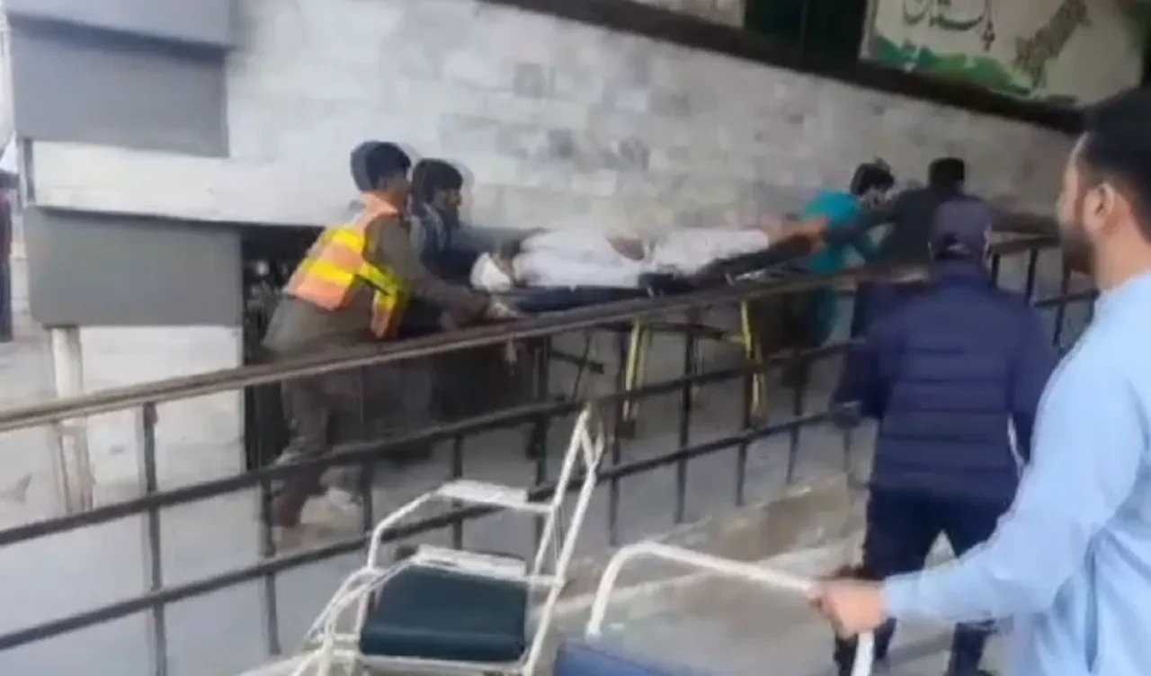 Pakistan'da camiye intihar saldırısı: Çok sayıda ölü ve yaralı var