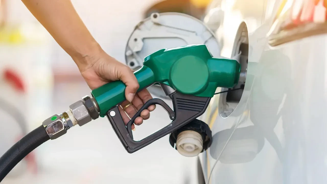 Petrol fiyatlarına darbe üstüne darbe