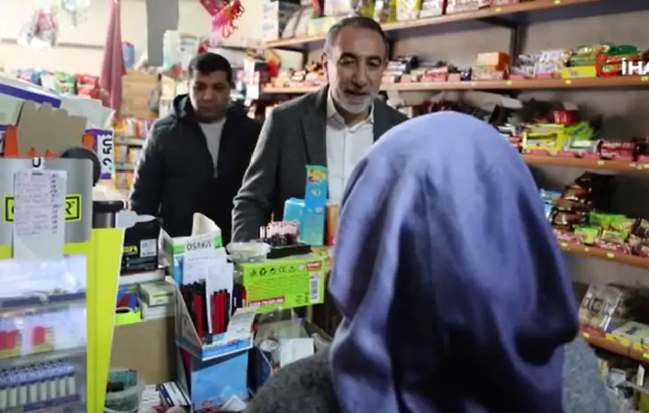 Ramazan öncesinde hayırsever gönülleri fethetti! Mahalle mahalle gezip borçları kapattı