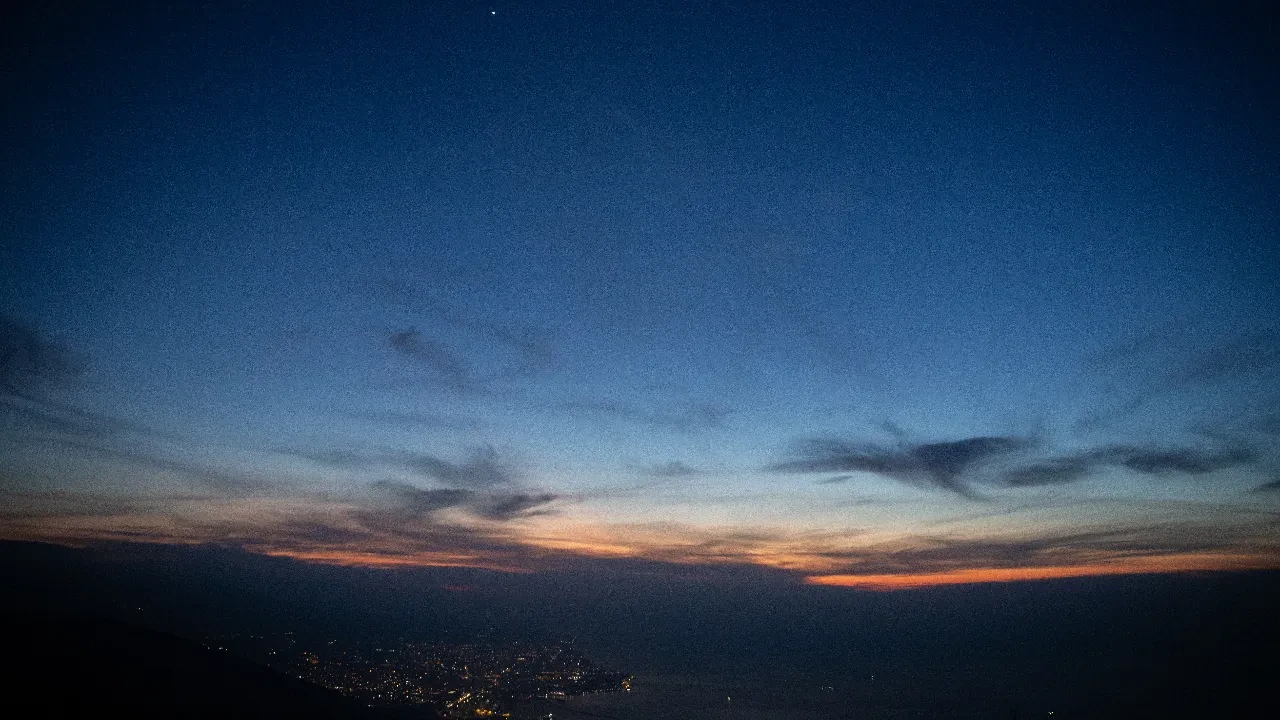 Ay ve Venüs bir arada