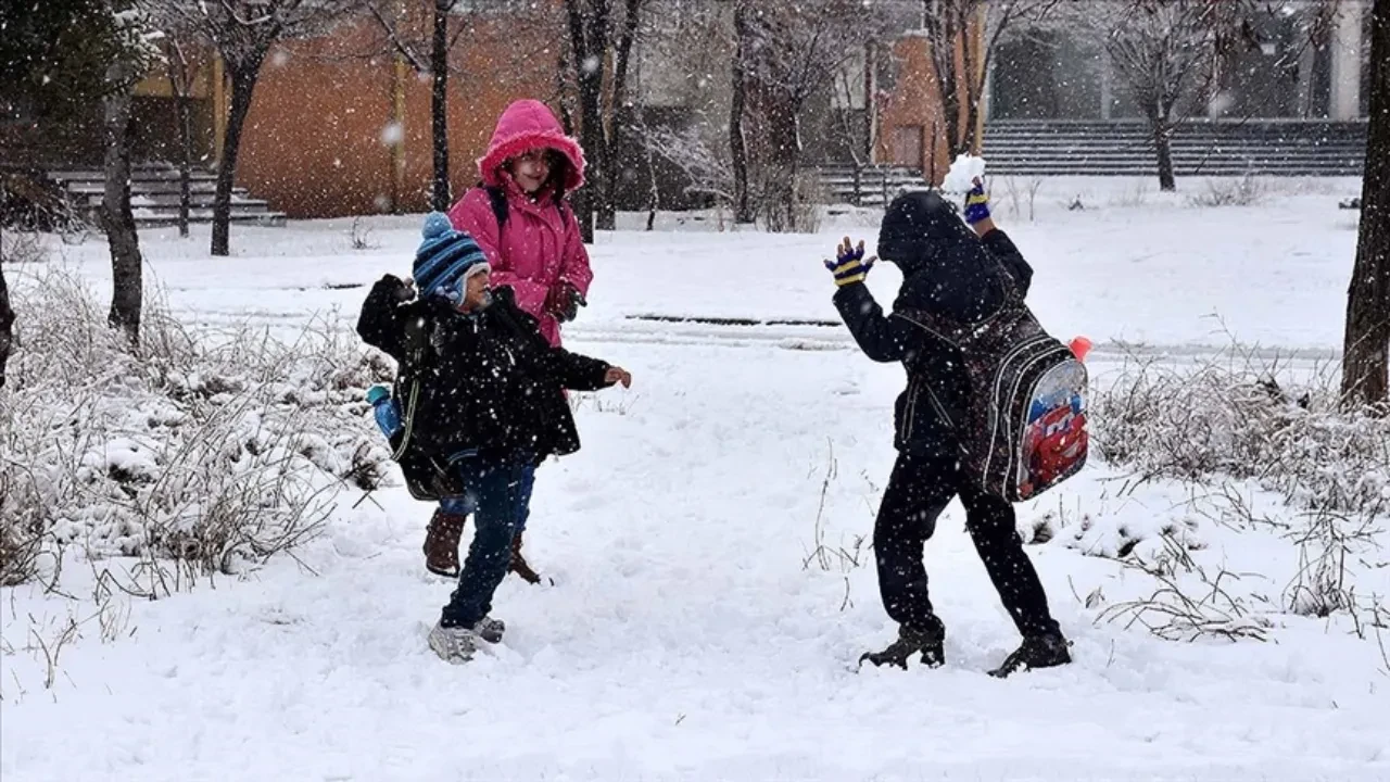 10 Şubat Pazartesi okullar tatil mi? İstanbul başta olmak üzere birçok ilde tatil beklentisi var