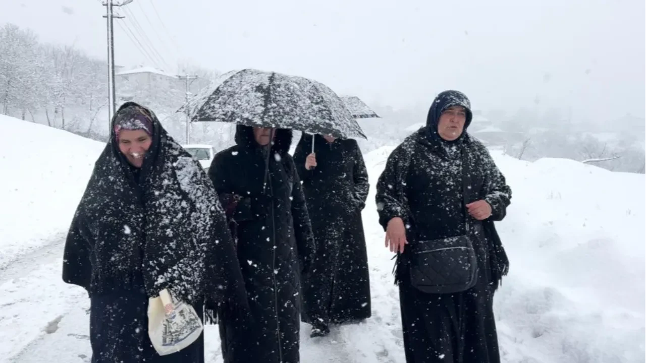 Kar engel olmadı: Kocaeli’nde kadınlar altın gününe yetişti!
