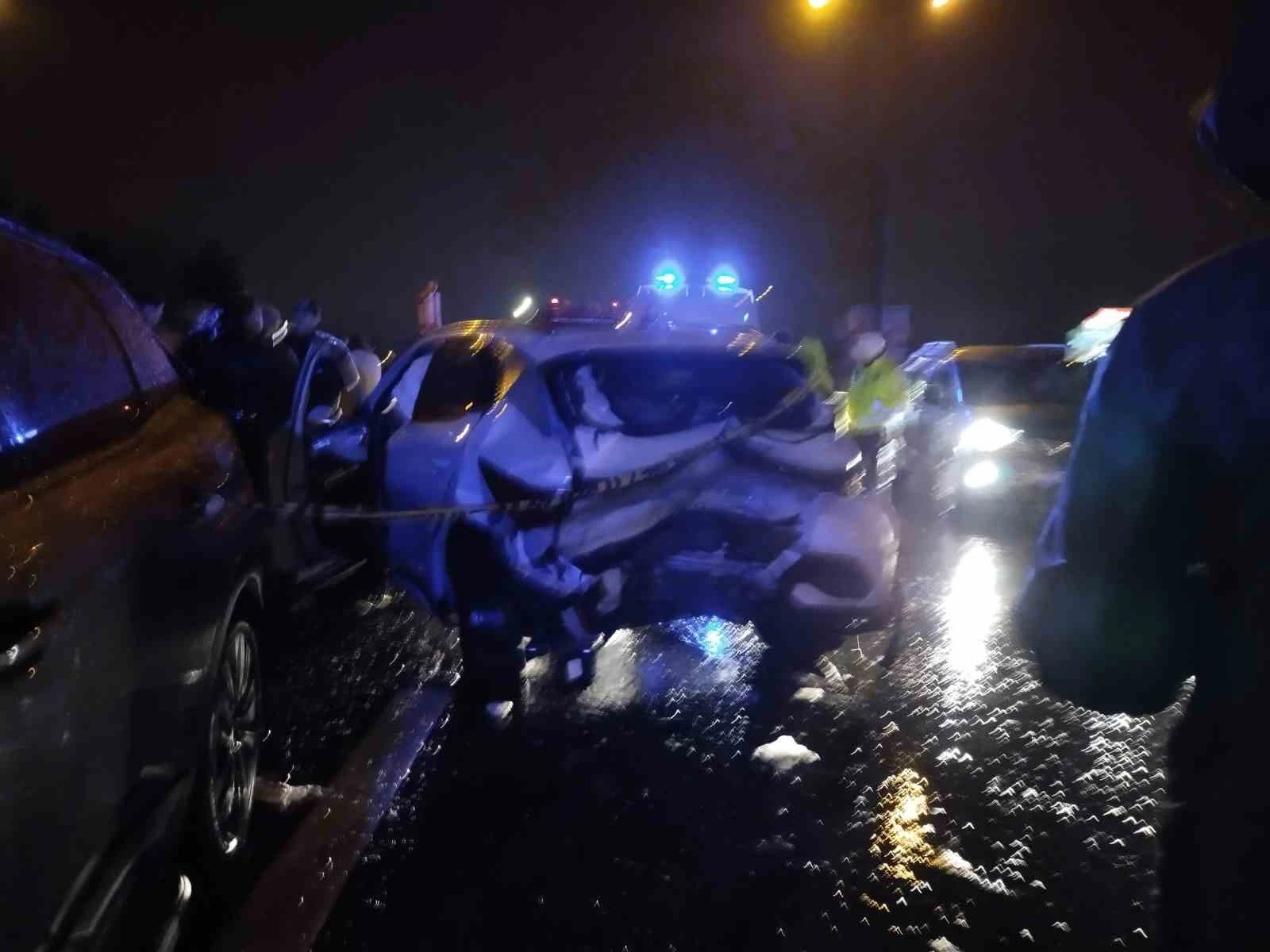 Ataşehir'de 6 araç birbirine girdi! Feci kazada ölü ve yaralılar var