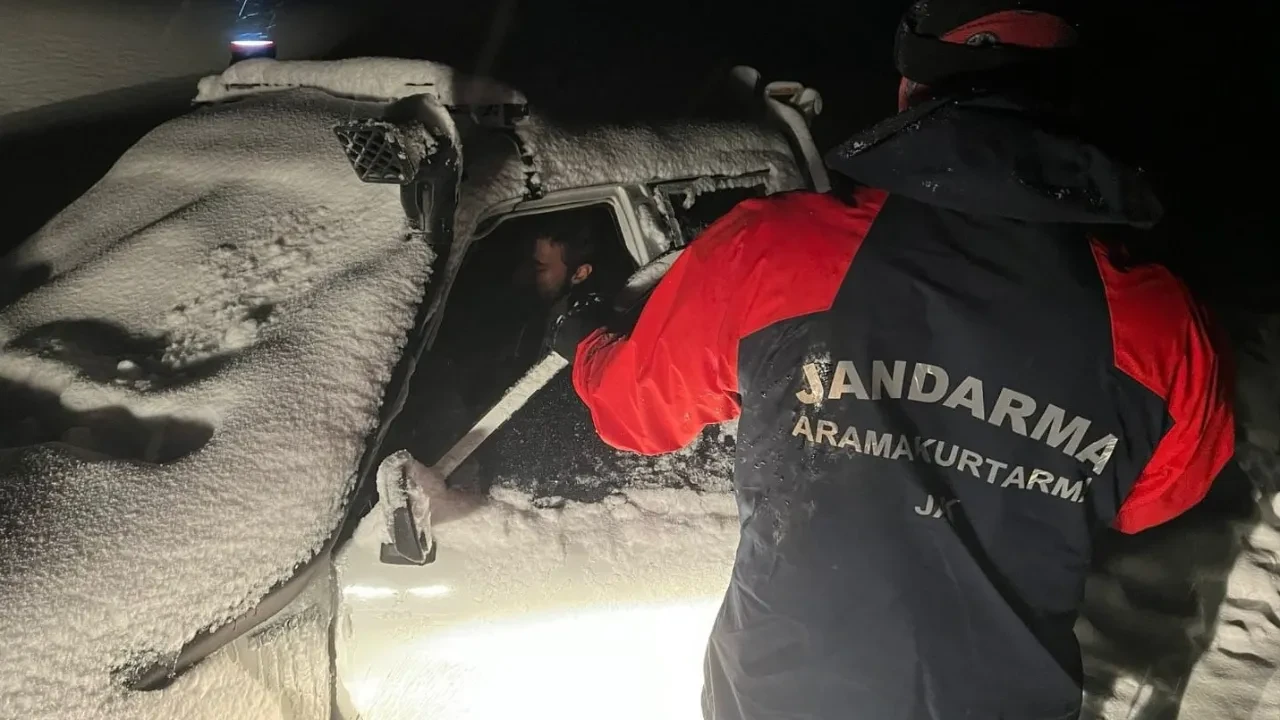 Donmak üzereyken kurtarıldılar! Eksi 8 derecede zamana karşı yarış