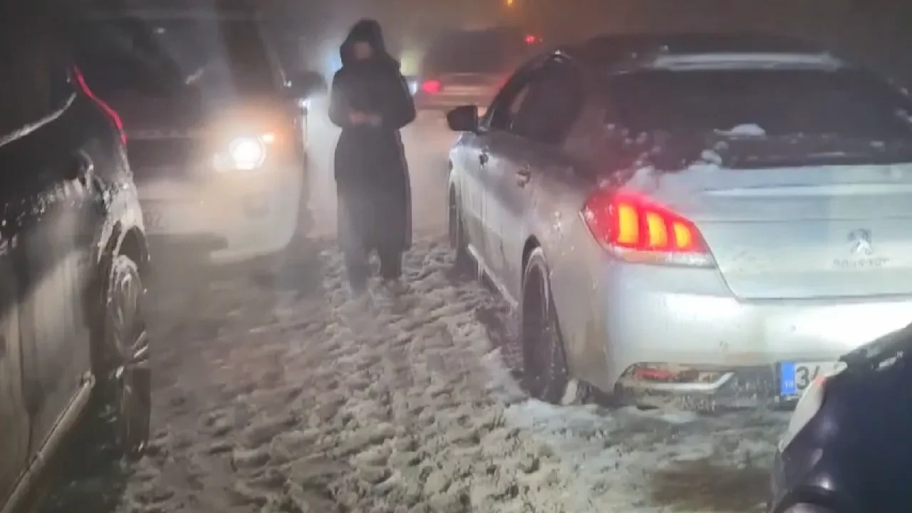 Kar eğlencesine gittiler mahsur kaldılar!