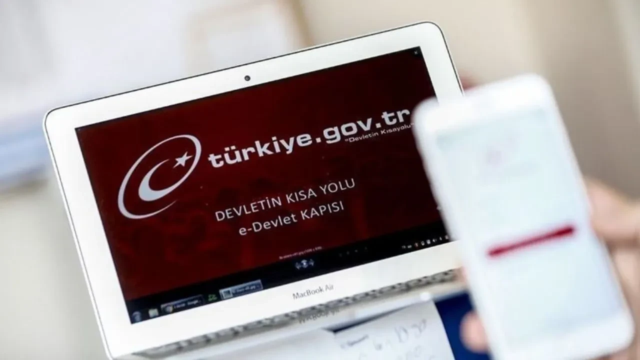 IBAN'ınıza gelen para yüzünden vergi ödeyebilirsiniz! Binlerce kişiye mesaj gitti: Özgür Erdursun uyardı
