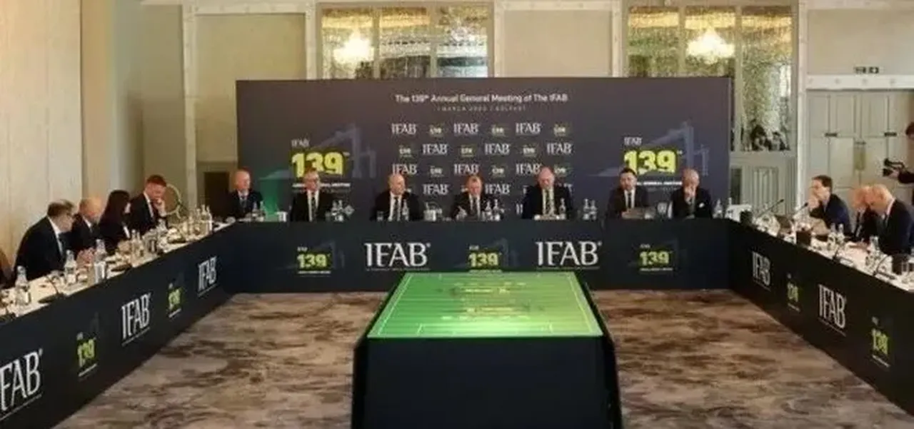IFAB resmen duyurdu: Tarihe geçecek yeni futbol kuralları açıklandı!