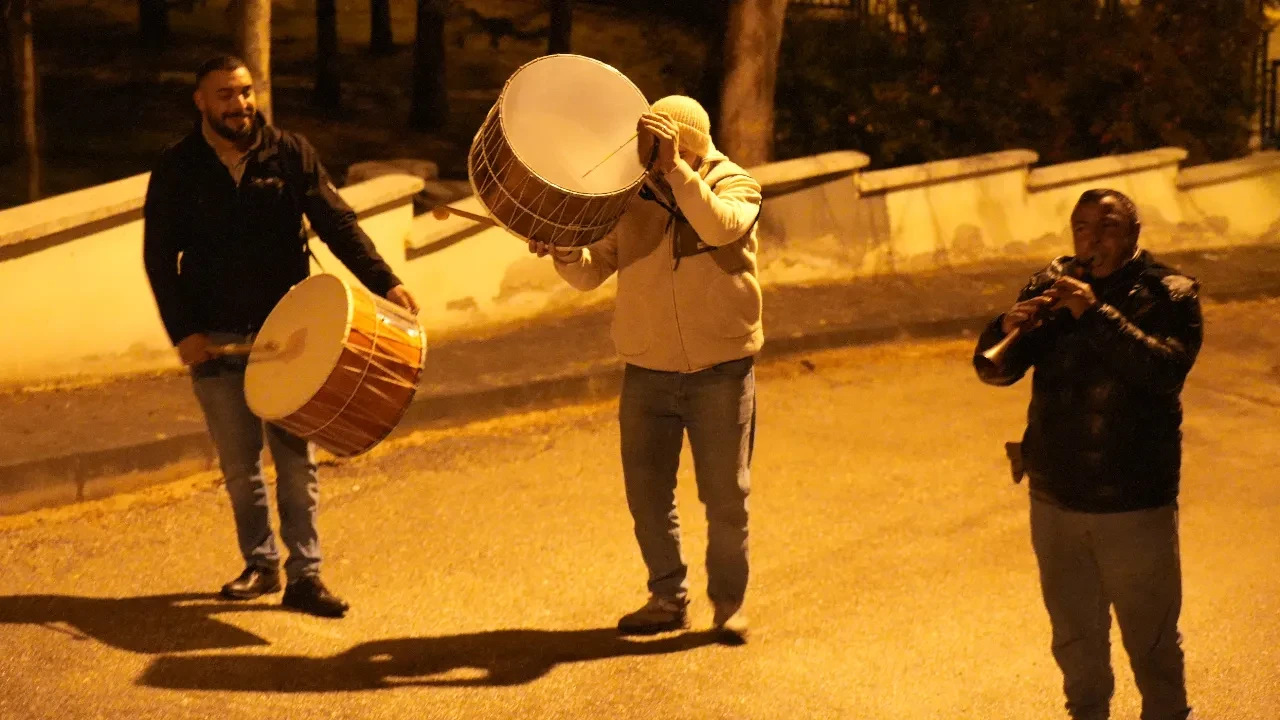 İlk sahur coşkusu: Ramazan davulcuları vatandaşları uyandırdı