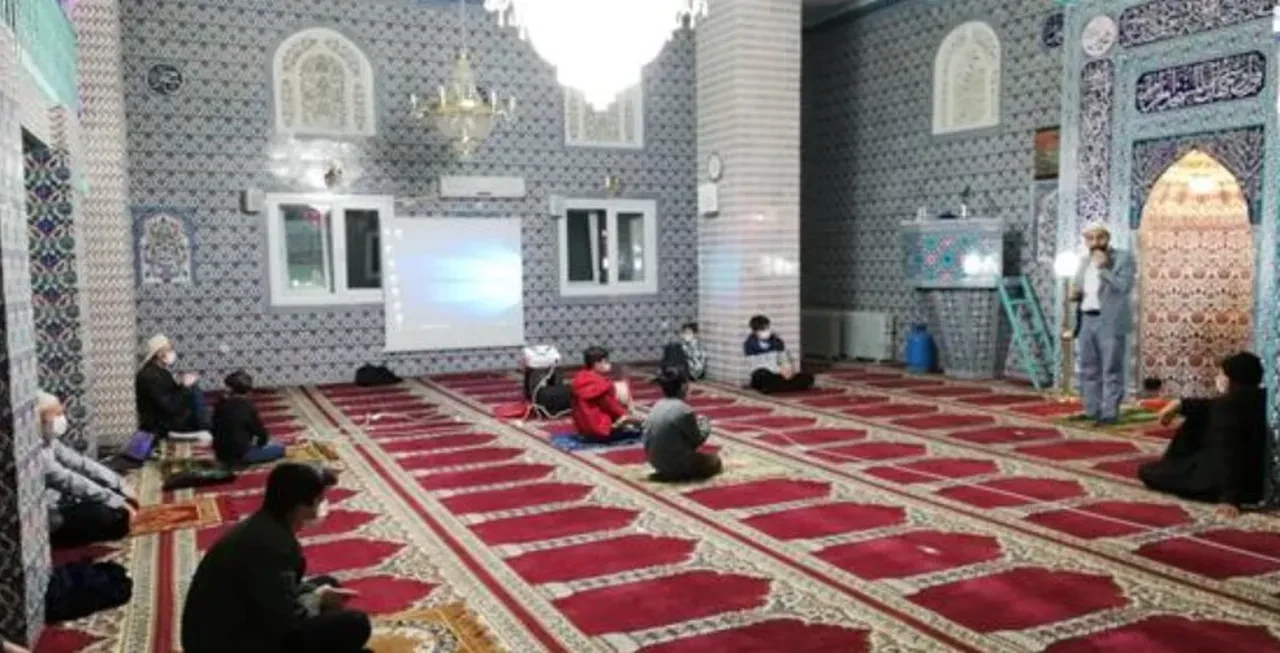 İlk teravih namazı sonrası tek tek zehirlendiler! Camide korku dolu anlar