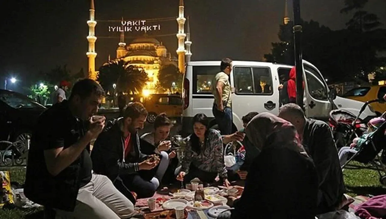 İstanbul’da ilk sahur saat kaçta yapılacak? İmsak vakti araştırılıyor