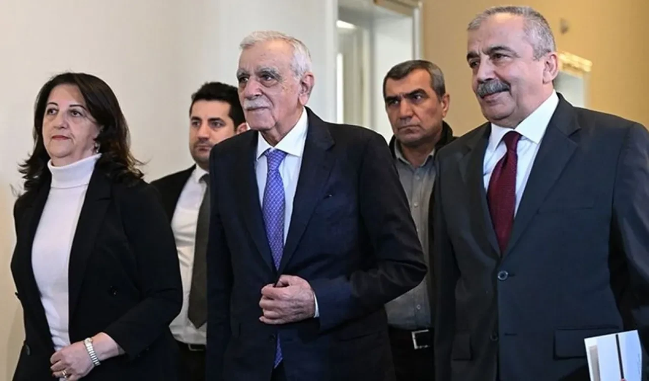 Kandil'den teröristbaşı Öcalan'ın çağrısına cevap! 'Ateşkes ilan ediyoruz'