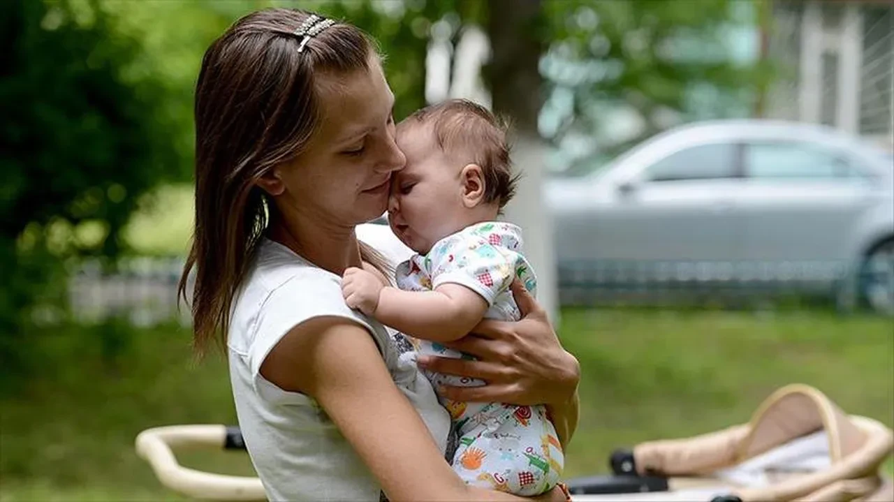 Son dakika: Çalışan anneye çocuk bakım desteği zamlandı! Müjdeyi Bakan Işıkhan verdi 