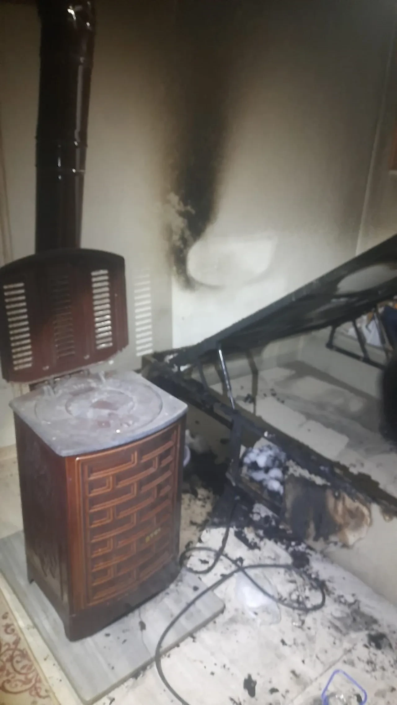 Uzatma kablosu faciası! Aşırı ısınıp yangın çıkardı