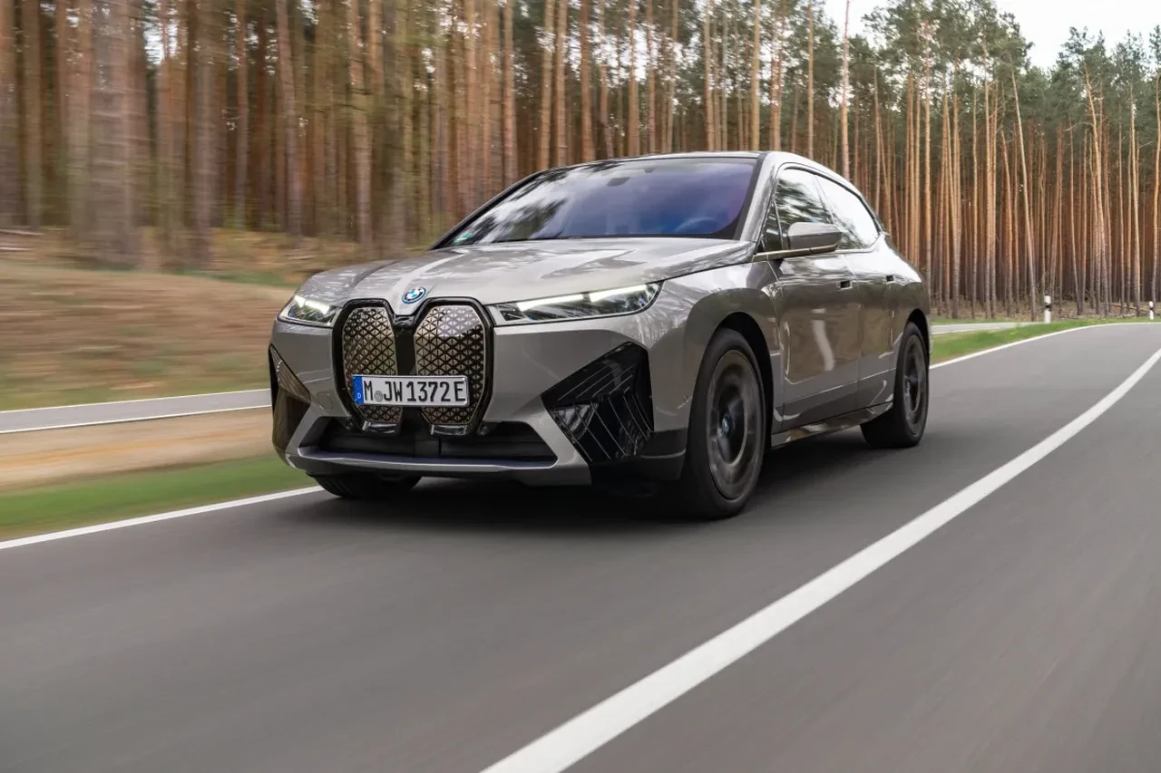 BMW yeni iX serisi Türkiye'ye geldi: İşte güncel fiyatı
