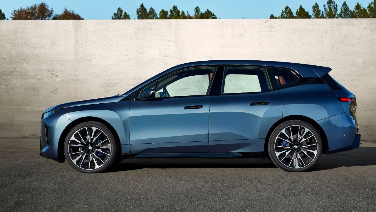 BMW yeni iX serisi Türkiye'ye geldi: İşte güncel fiyatı