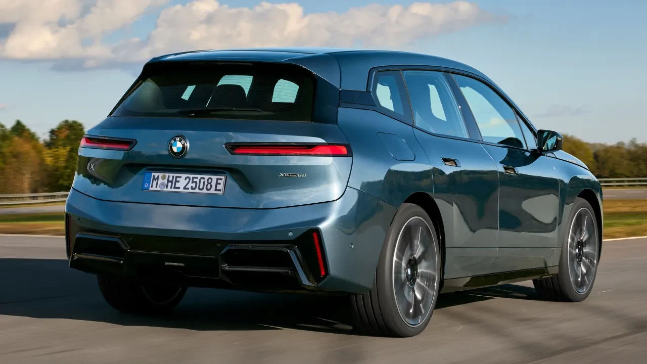 BMW yeni iX serisi Türkiye'ye geldi: İşte güncel fiyatı