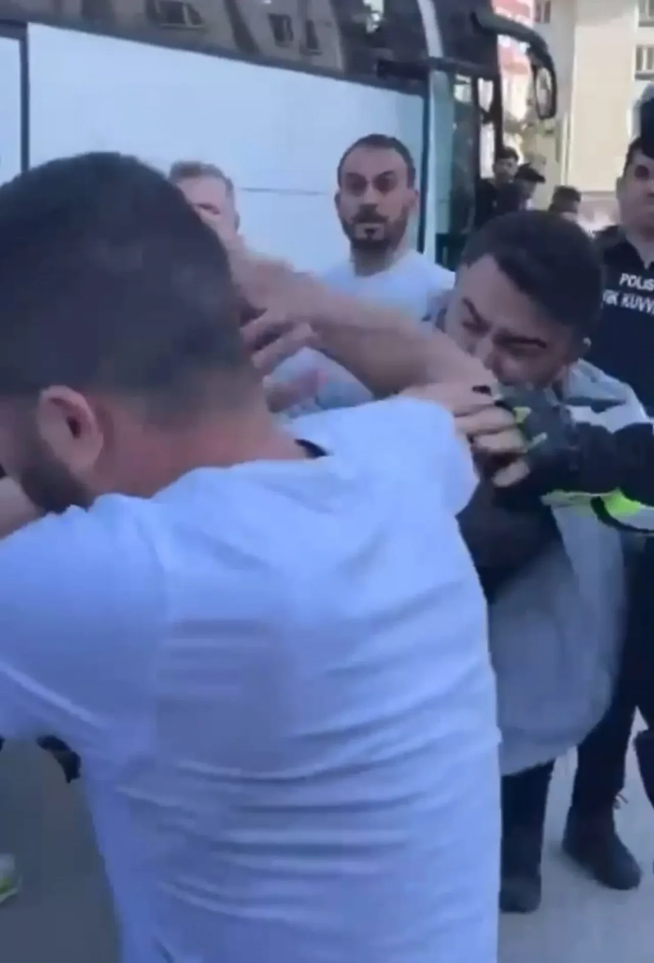 Bursasporlu taraftarlar mağlubiyeti hazmedemedi, şehri birbirine kattı