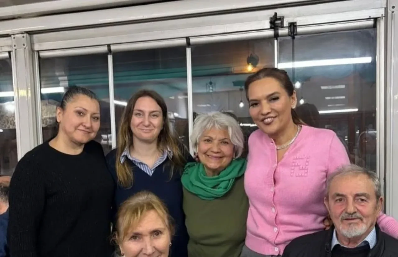 Demet Akalın'ın acı günü! Babasını kaybettiği yerde acıyı yaşadı