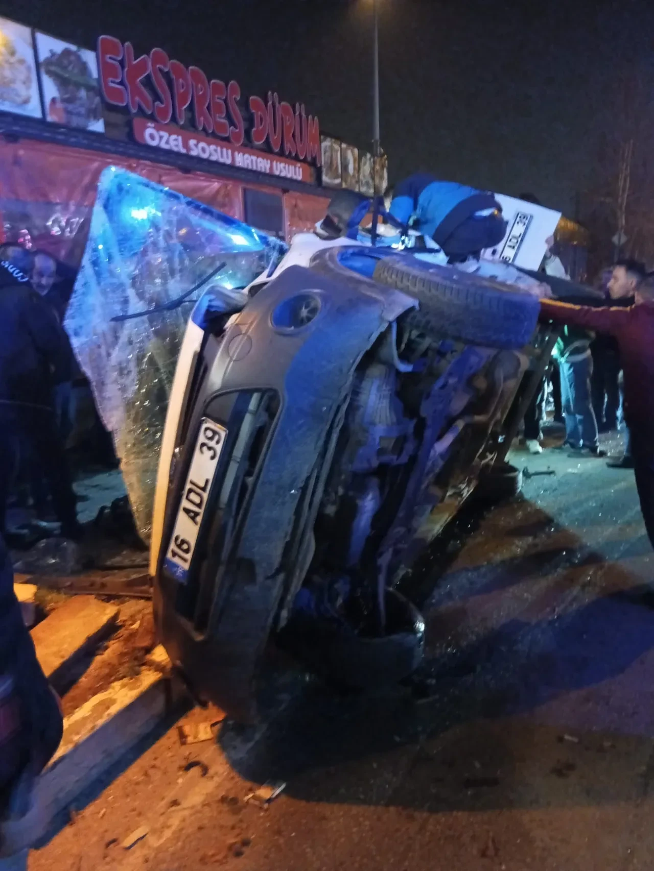 Kırmızı ışık faciası: Defalarca takla attı