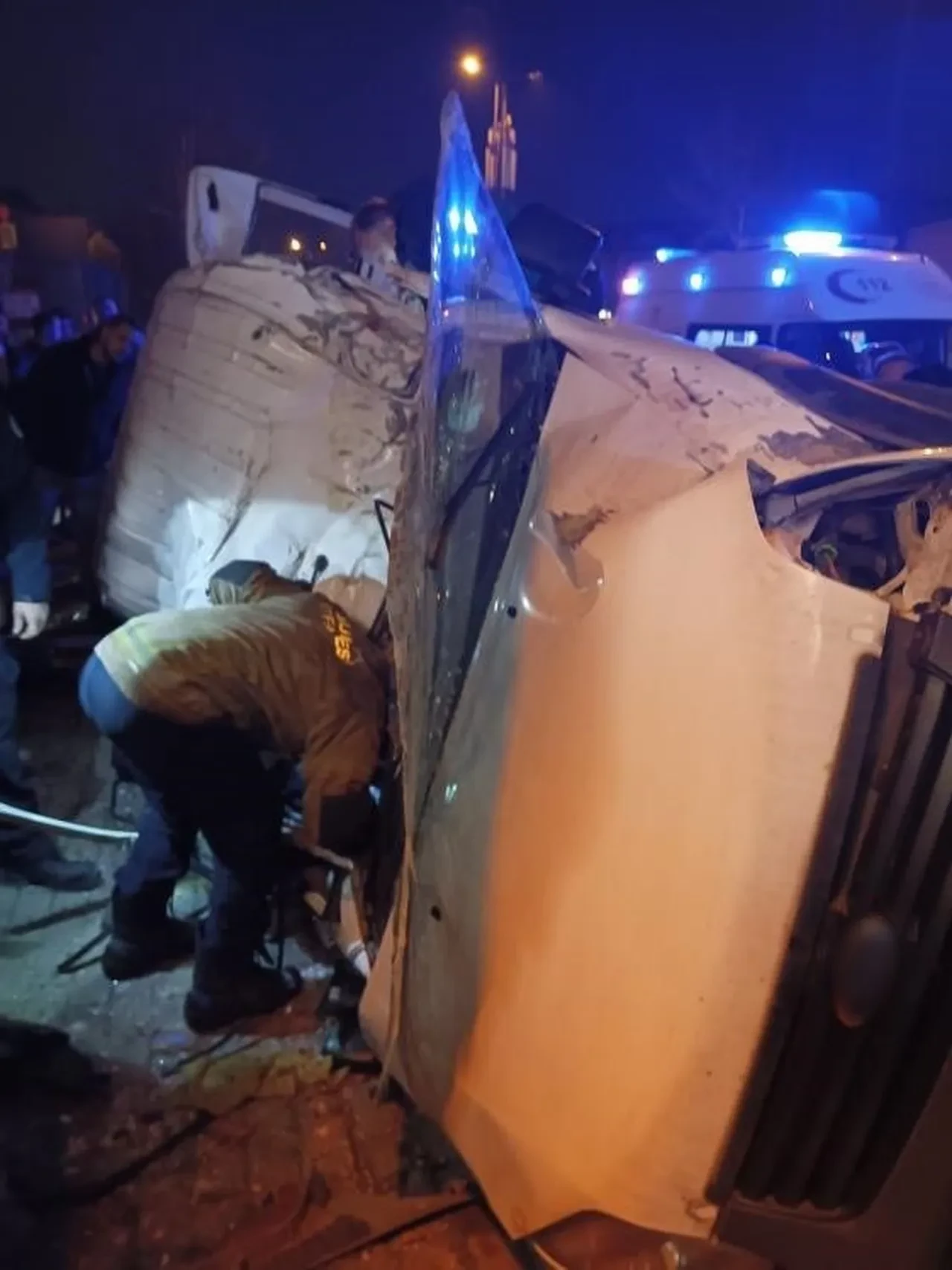 Kırmızı ışık faciası: Defalarca takla attı