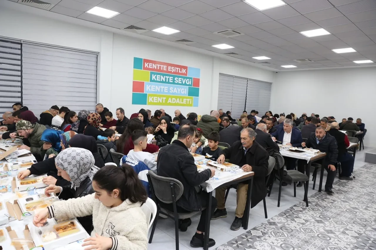 Küçükçekmece iftar çadırı yerleri! 2025 yılında da ilgi gördü