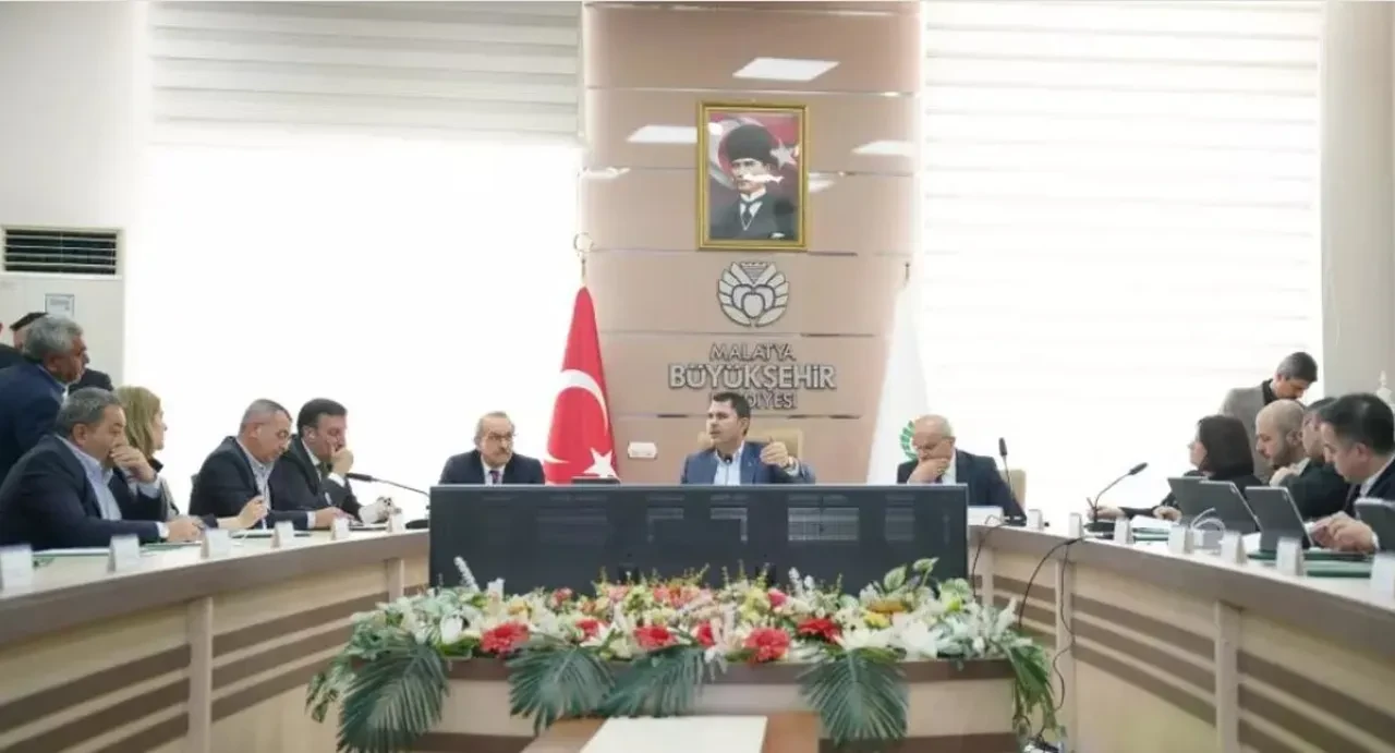 Murat Kurum fırsatçılara çok sinirlendi! Beton fiyatını duyunca şoke oldu: Vali'ye talimatı herkesin önünde verdi