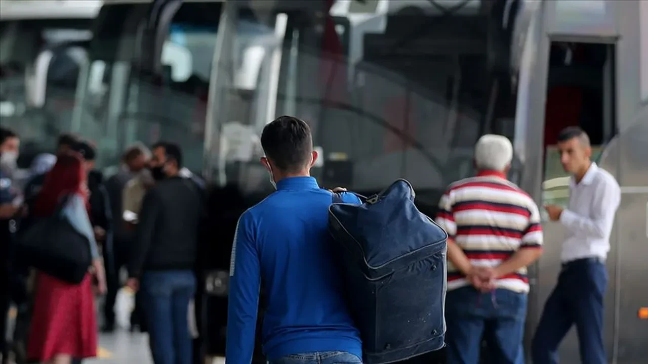 Bayram öncesi bilet fiyatları cep yakıyor! Tarife değişti: Otobüs ve uçak fiyatları uçuşa geçti