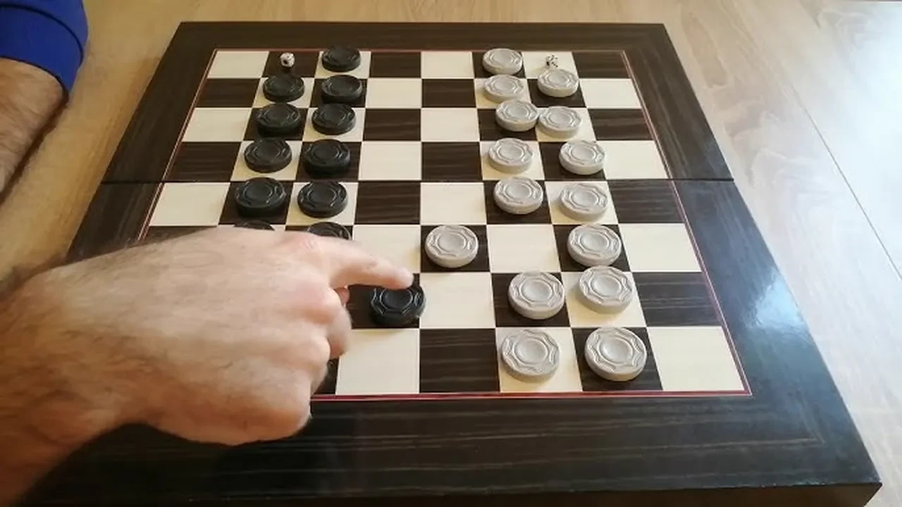 Dama Nedir, Nasıl Oynanır? Dama Dizilişi ile Kuralları