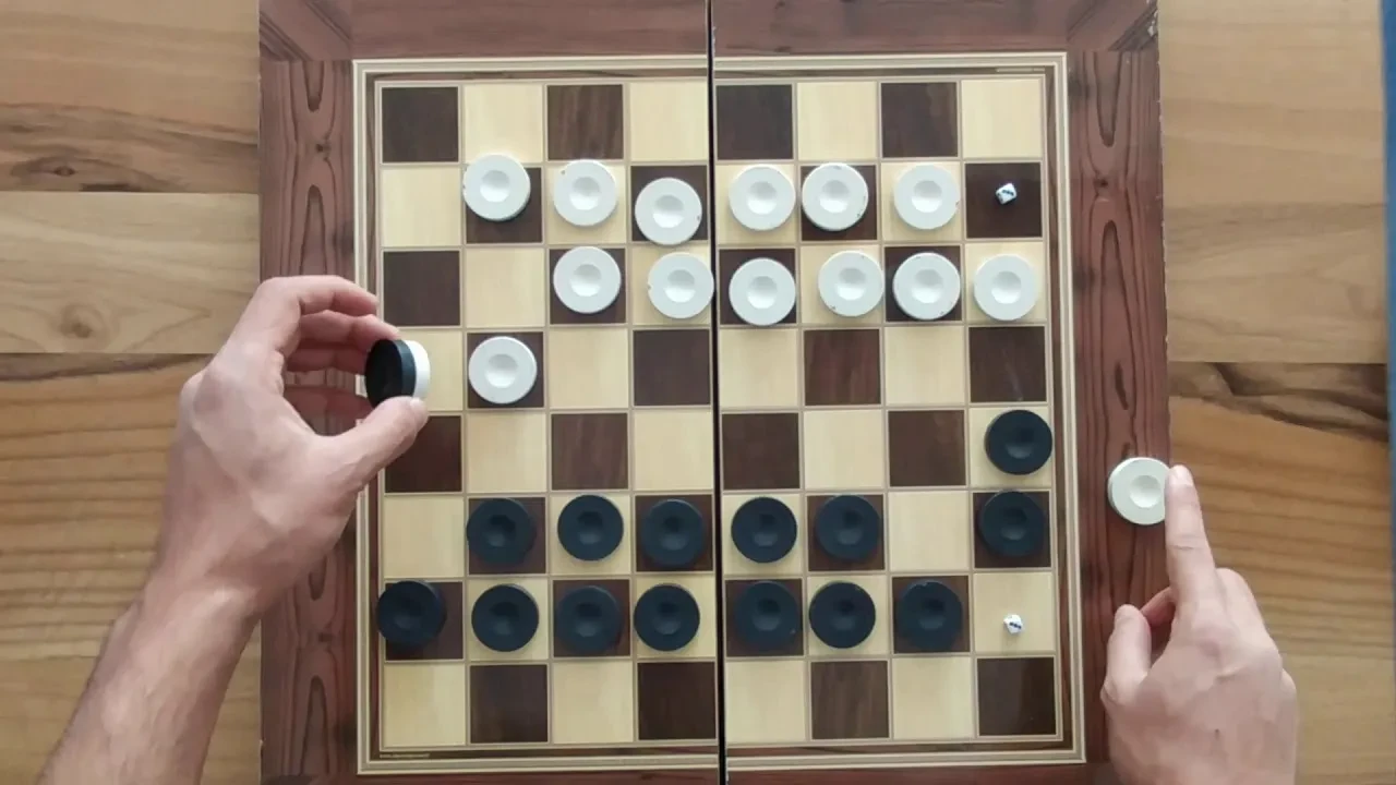 Dama Nedir, Nasıl Oynanır? Dama Dizilişi ile Kuralları