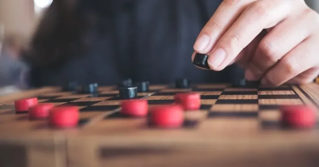 Dama Nedir, Nasıl Oynanır? Dama Dizilişi ile Kuralları