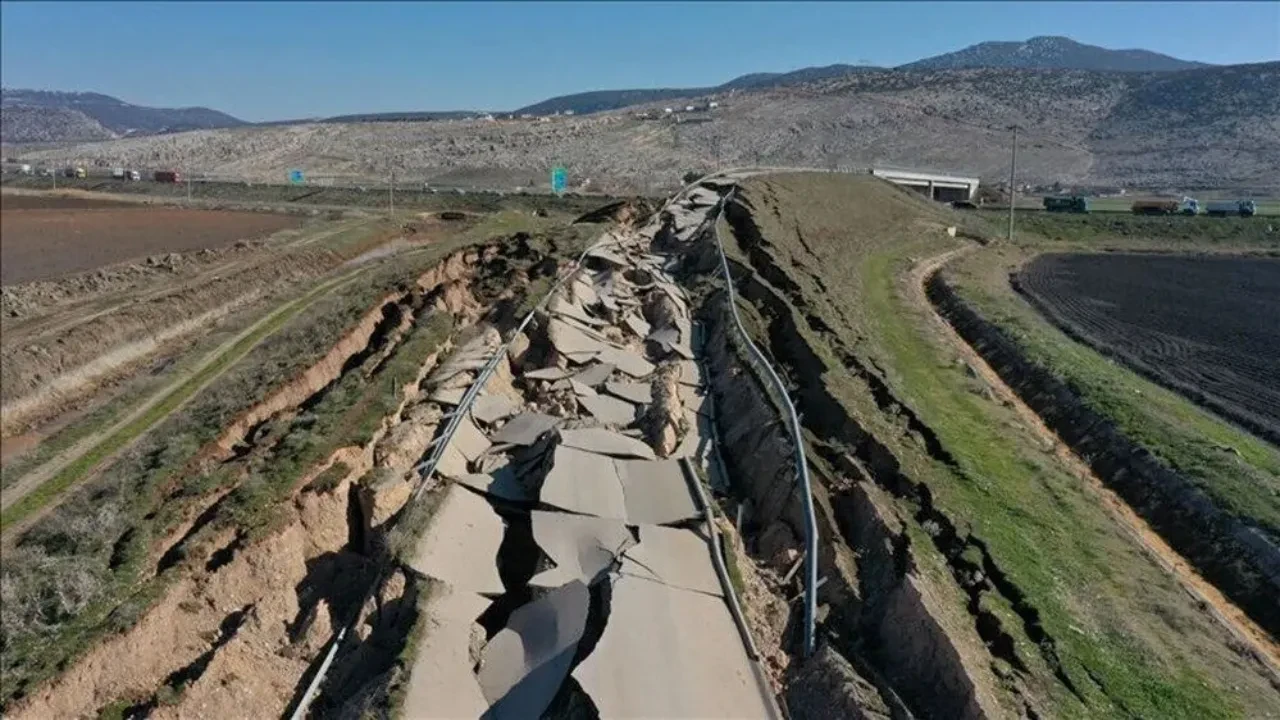 Hakkari ve çevresinde fay hattı var mı? 4.8’lik depremin ardından araştırılıyor