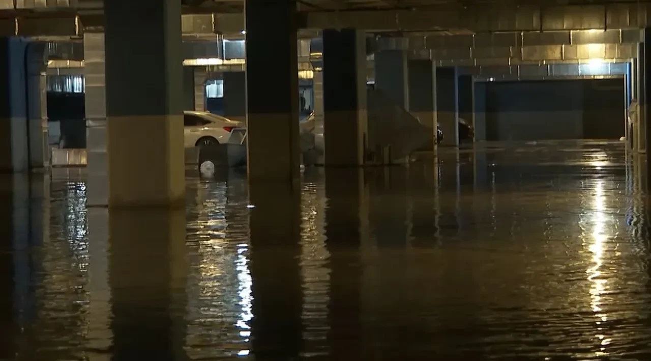 İSPARK otoparkı göle döndü! Araçlar suyun içinde kaldı